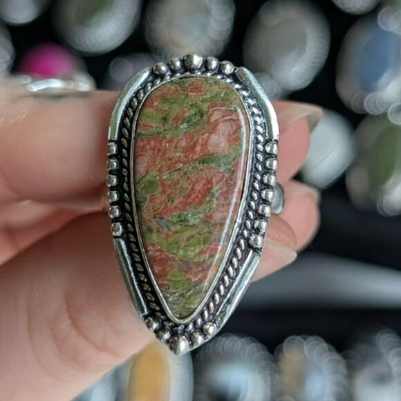 Green and Pink Natural Stone Ring Boho Chic Sterling Silver Vintage Size 8 - Picture 1 of 6